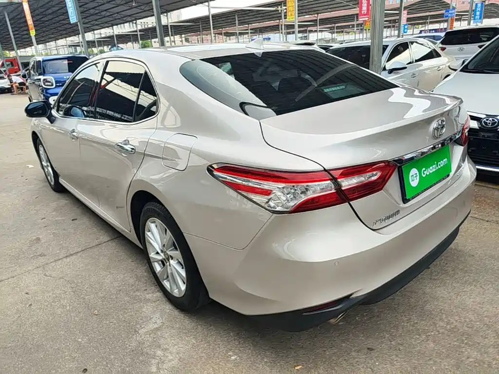 Toyota Camry — миниатюра 5