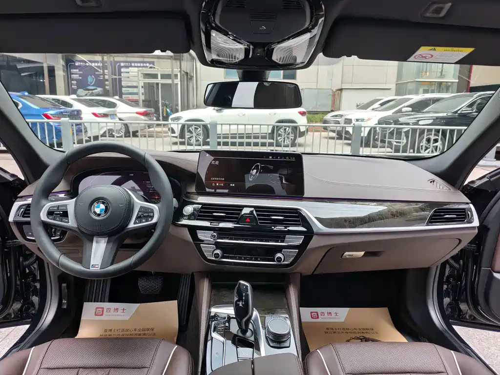 BMW 5 Series — миниатюра 8