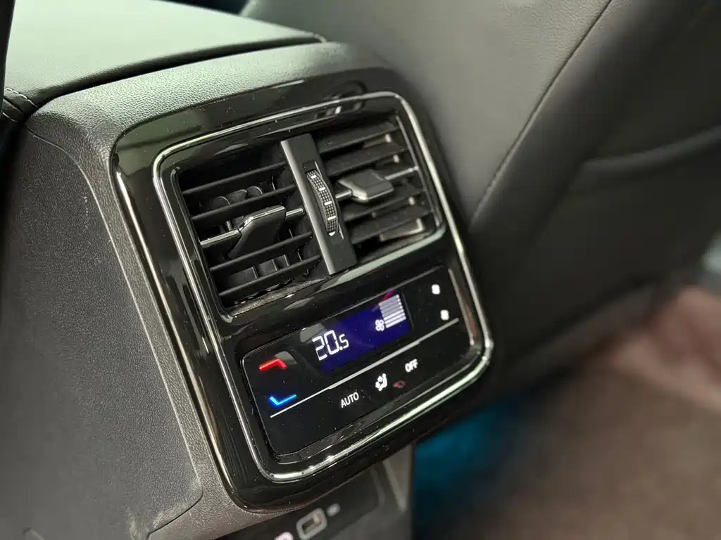 Volkswagen Passat 2023 330TSI Luxury