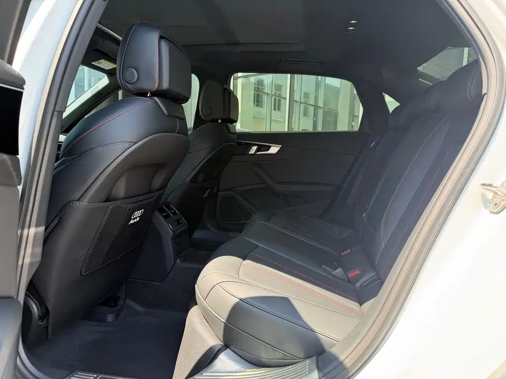 Audi A4L 2025 200 Enjoy 40 TFSI Luxury B&O