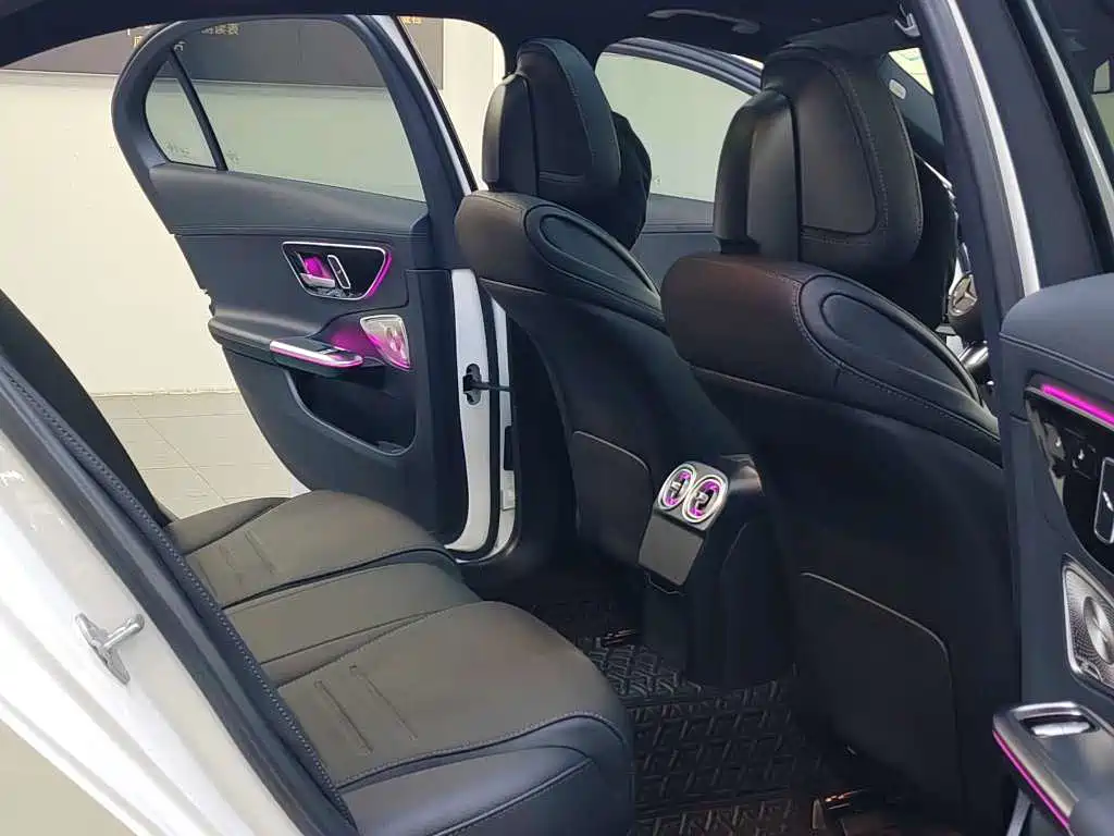 Mercedes-Benz C-Class — миниатюра 12