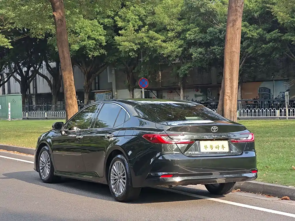 Toyota Camry — миниатюра 4