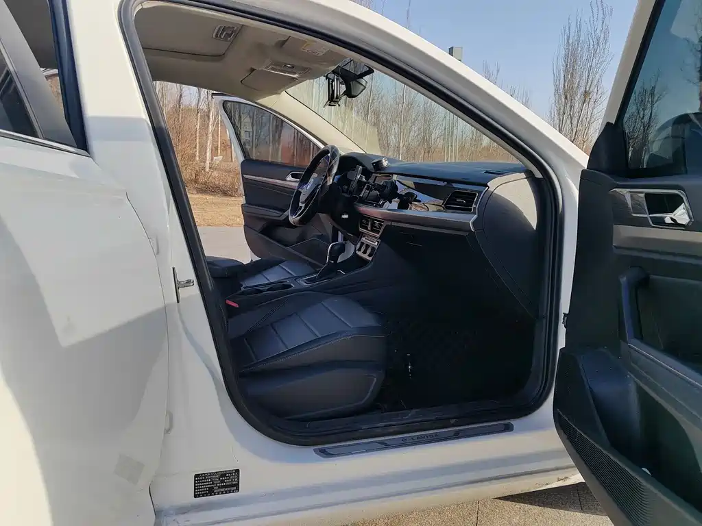 VOLKSWAGEN LAVIDA PURE ELECTRIC