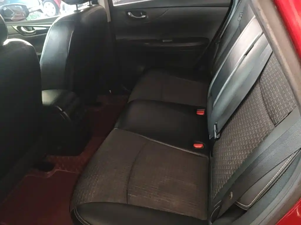 Nissan Tiida — миниатюра 17