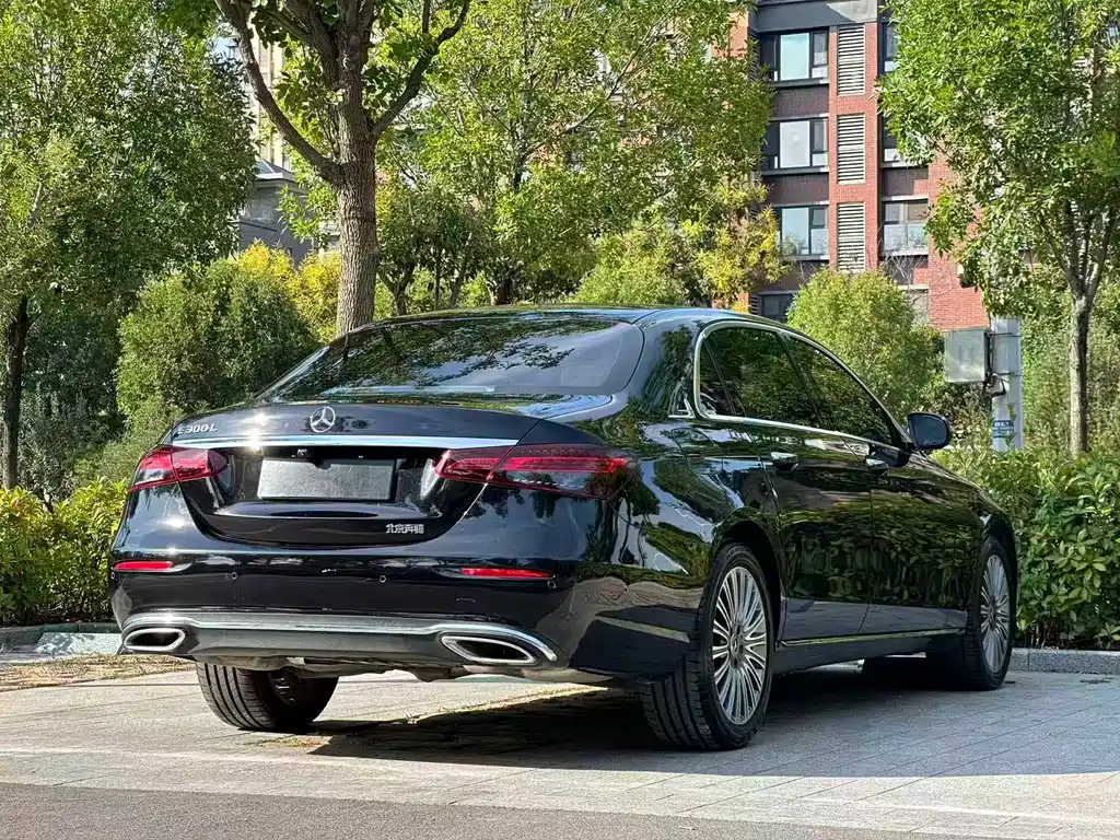 Mercedes-Benz E-Class — миниатюра 4