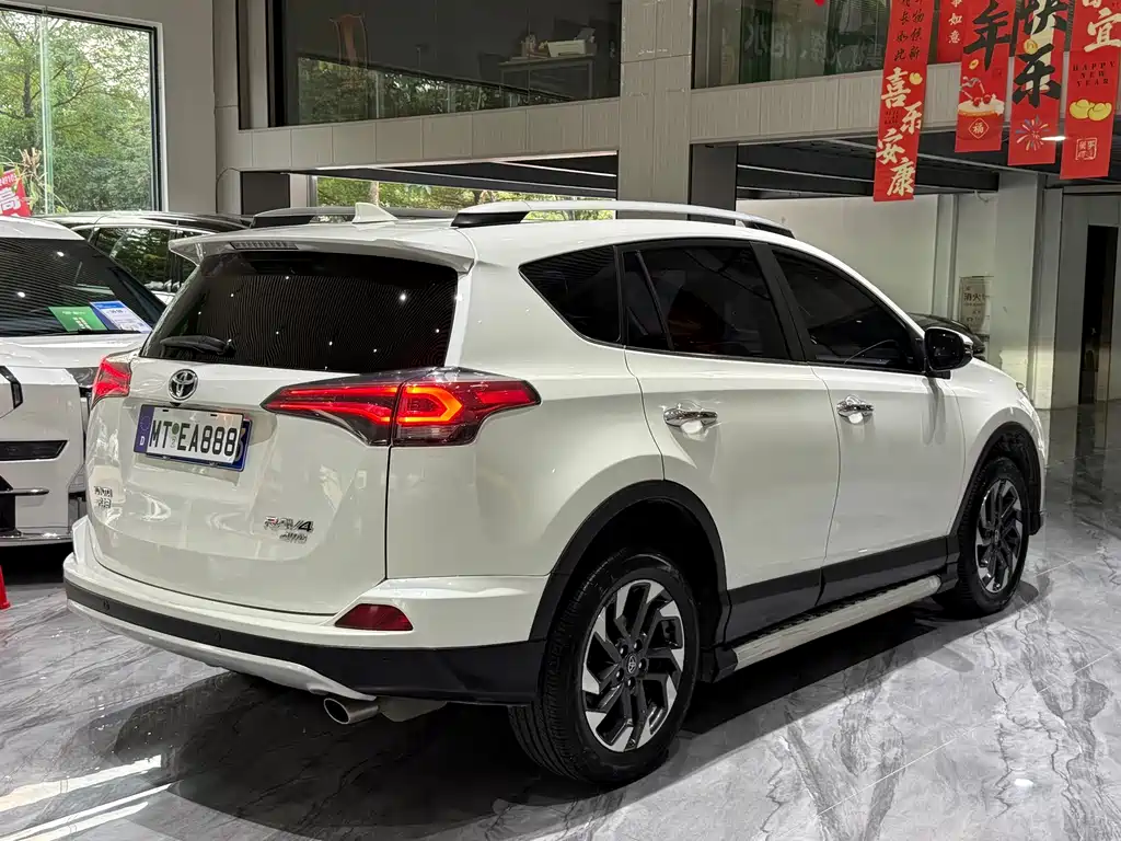 Toyota RAV4 — миниатюра 24