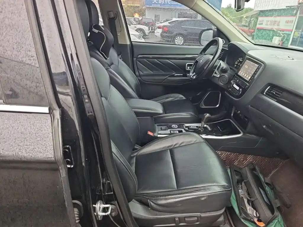 Mitsubishi Outlander — миниатюра 25