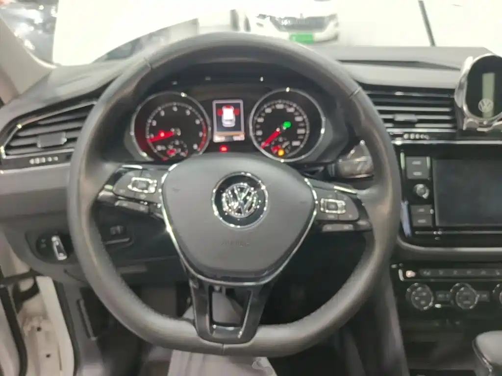 Volkswagen Tiguan L — миниатюра 11