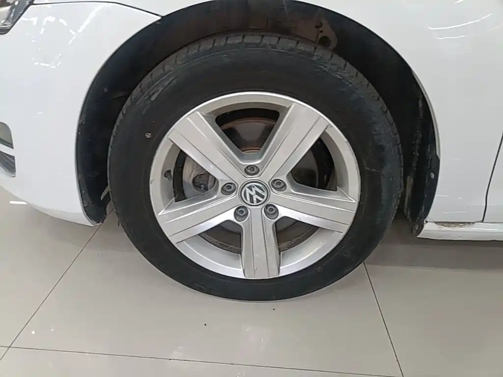 Volkswagen Golf — миниатюра 23