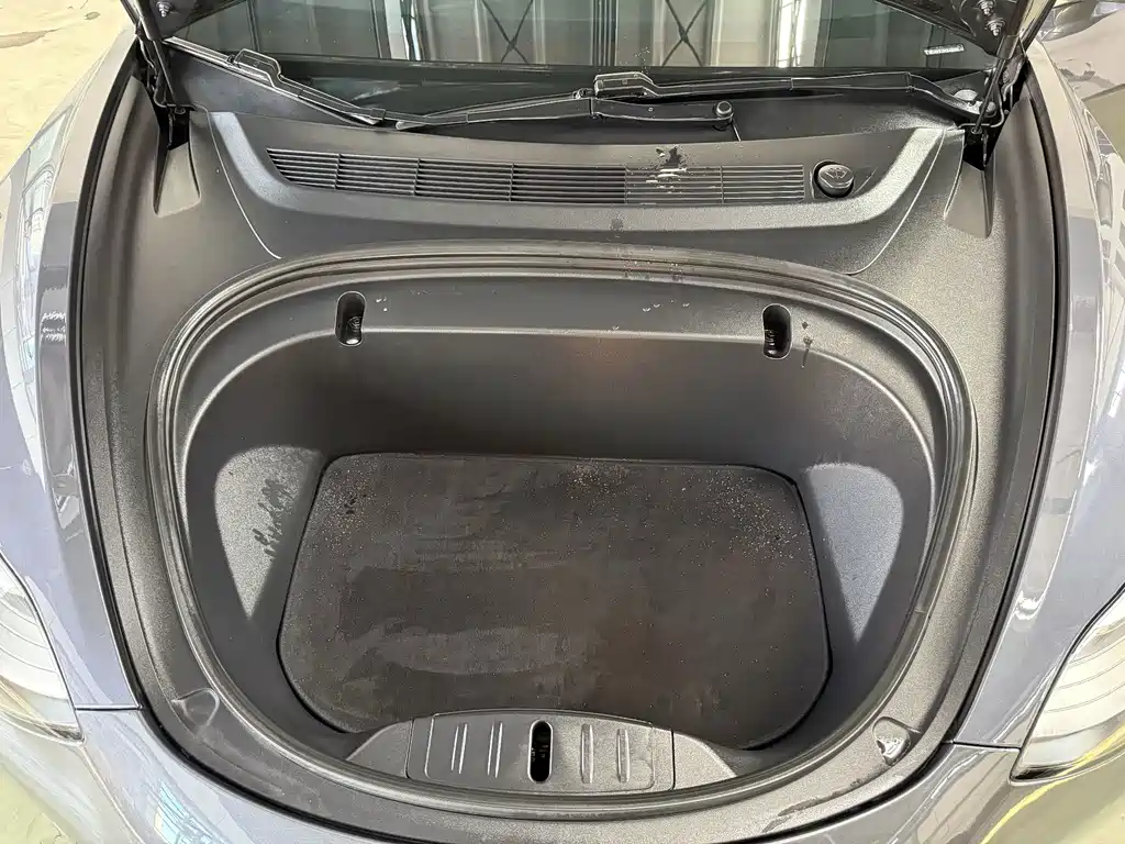 Tesla Model 3 — миниатюра 8