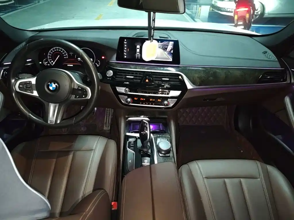 BMW 5 Series — миниатюра 10