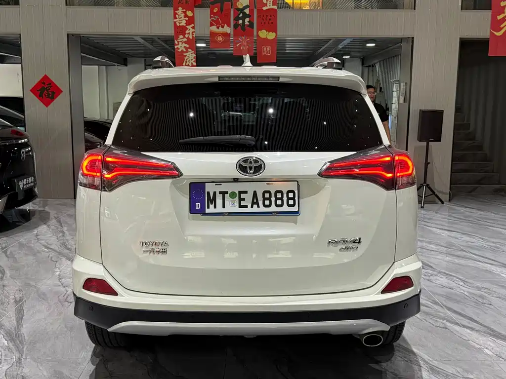 Toyota RAV4 — миниатюра 25