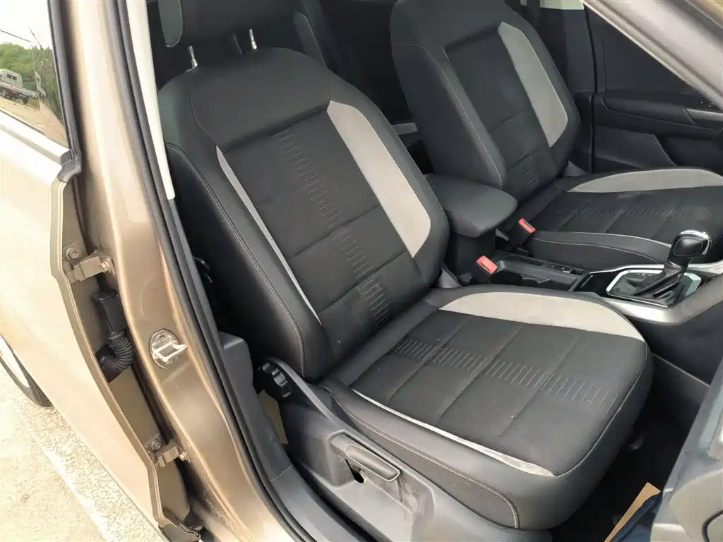 Volkswagen T-Roc 2019
