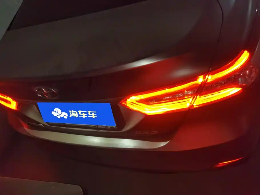 Toyota Camry — миниатюра 4