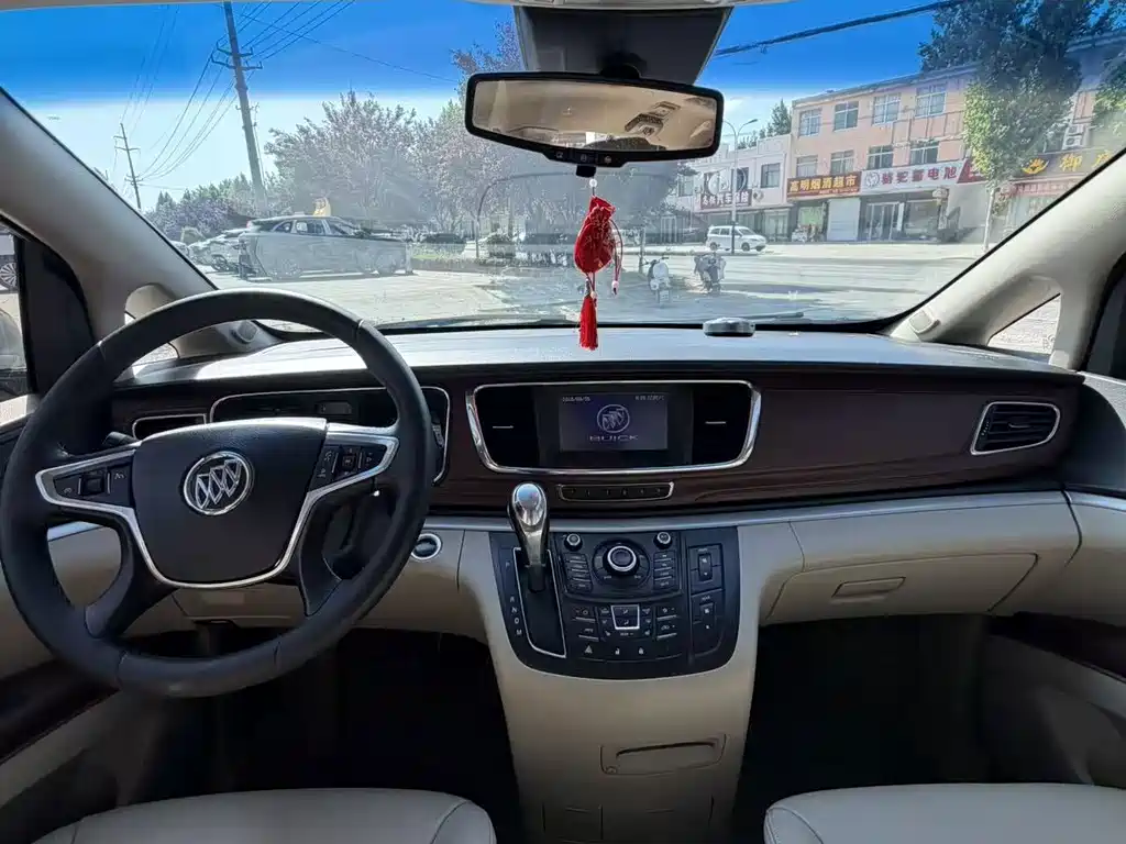 Buick GL8 — миниатюра 9