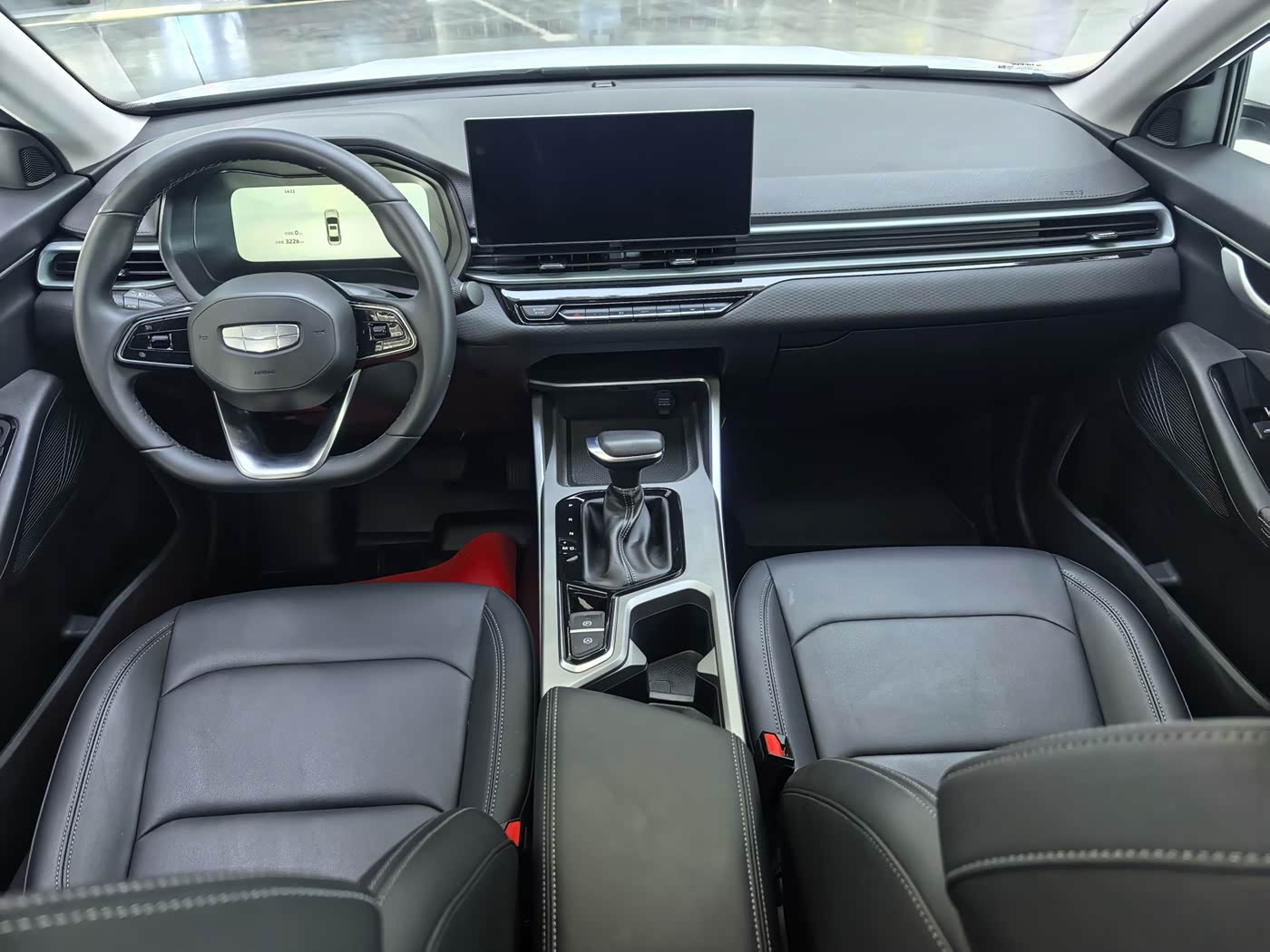 Geely Emgrand 1.5 л 2025 г. Белый, пробег 3200 км