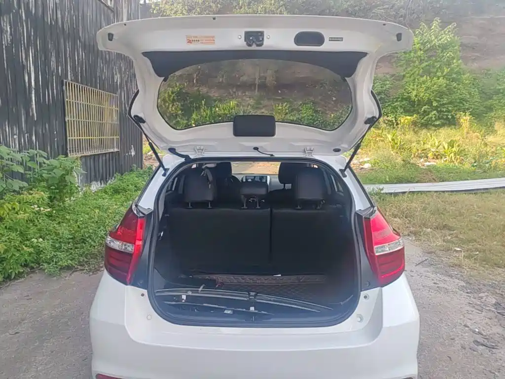 Toyota Yaris L — миниатюра 19