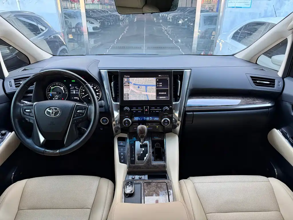 Toyota Vellfire — миниатюра 13