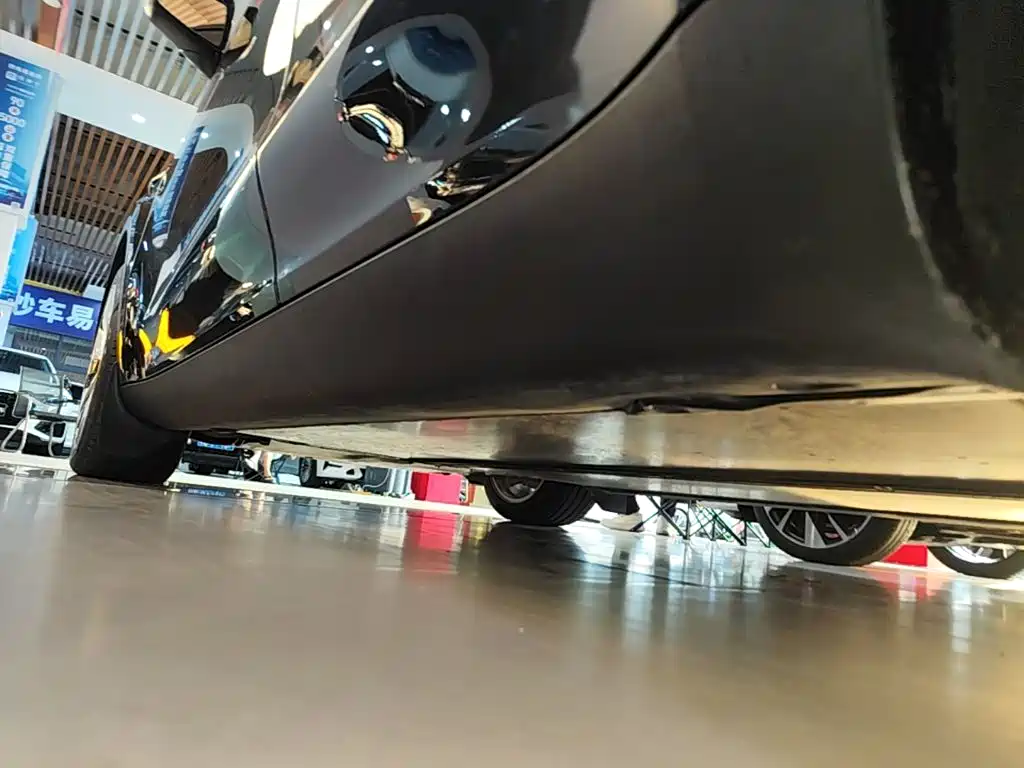 Tesla Model Y — миниатюра 22