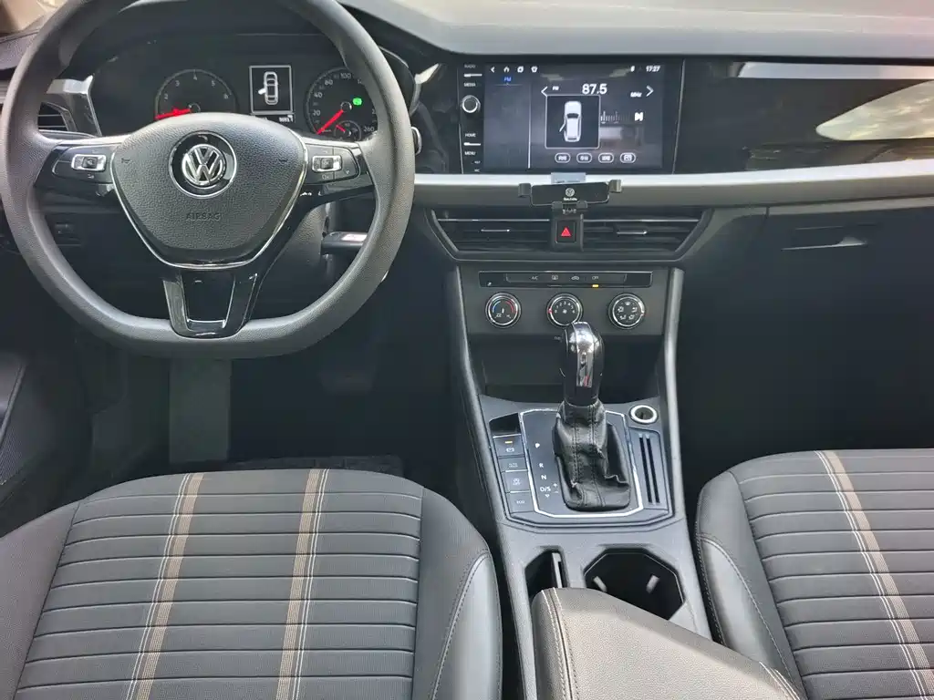 Volkswagen Lavida — миниатюра 5