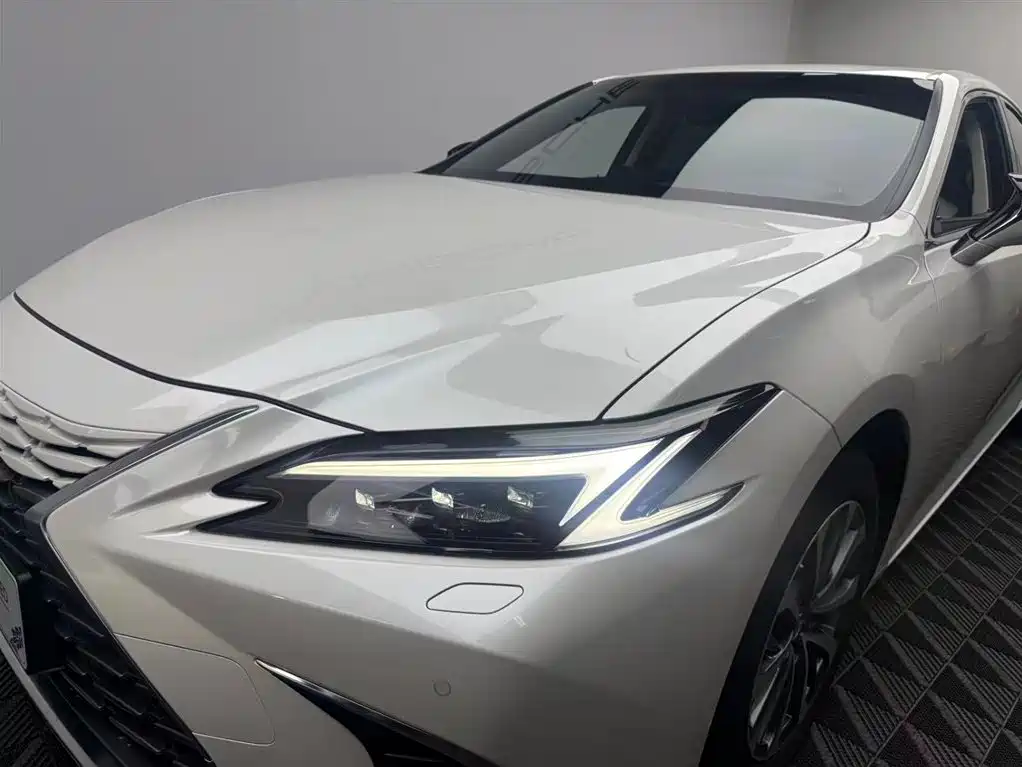 Lexus ES — миниатюра 7