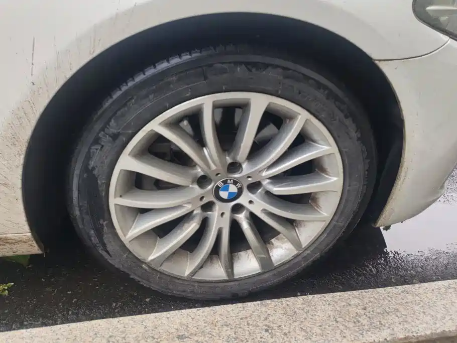 BMW 5 Series — миниатюра 6