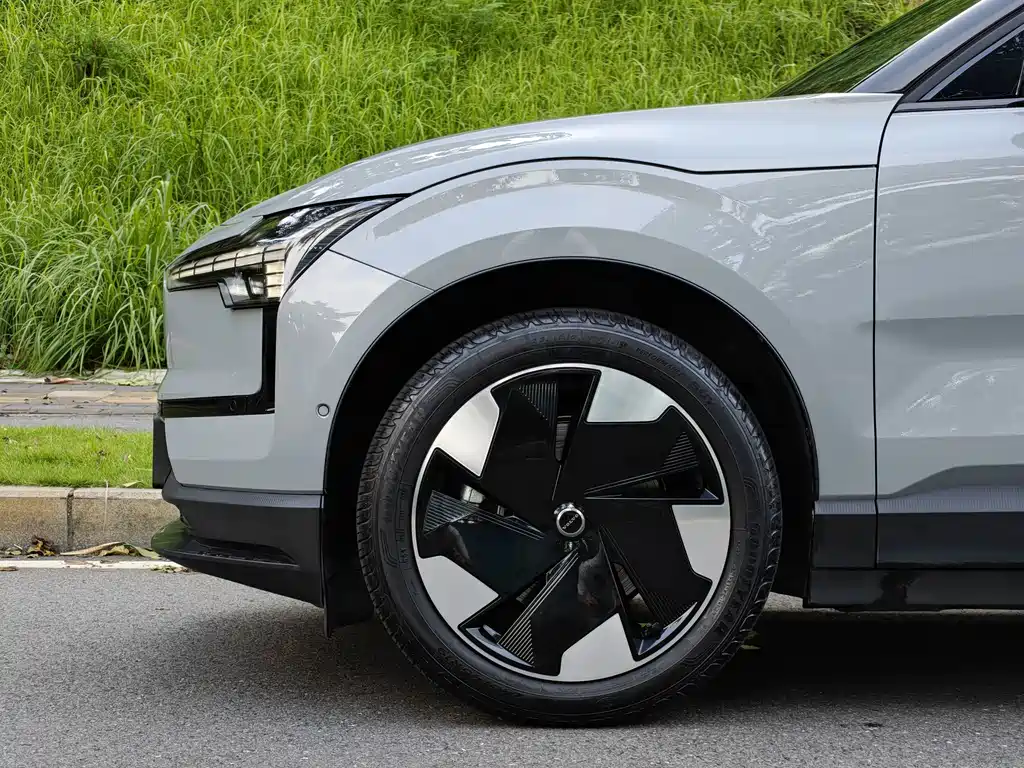 Volvo EX30 — миниатюра 2