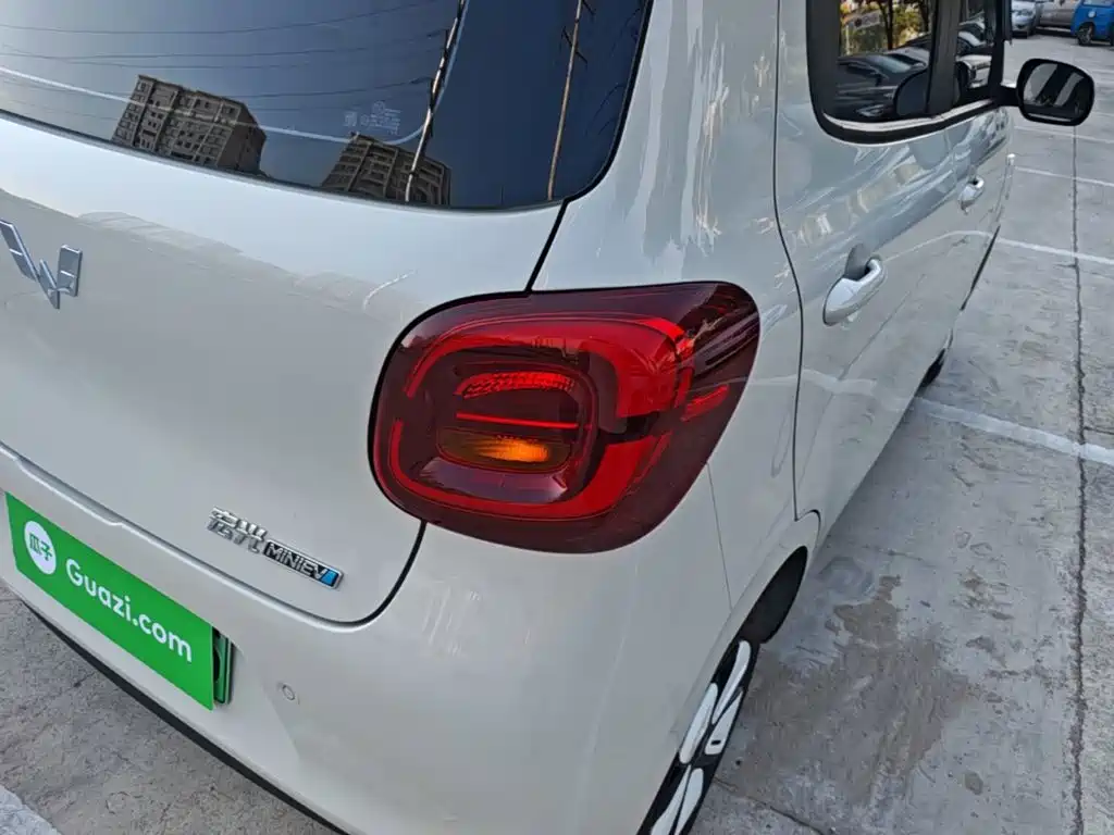 Wuling MINIEV — миниатюра 8