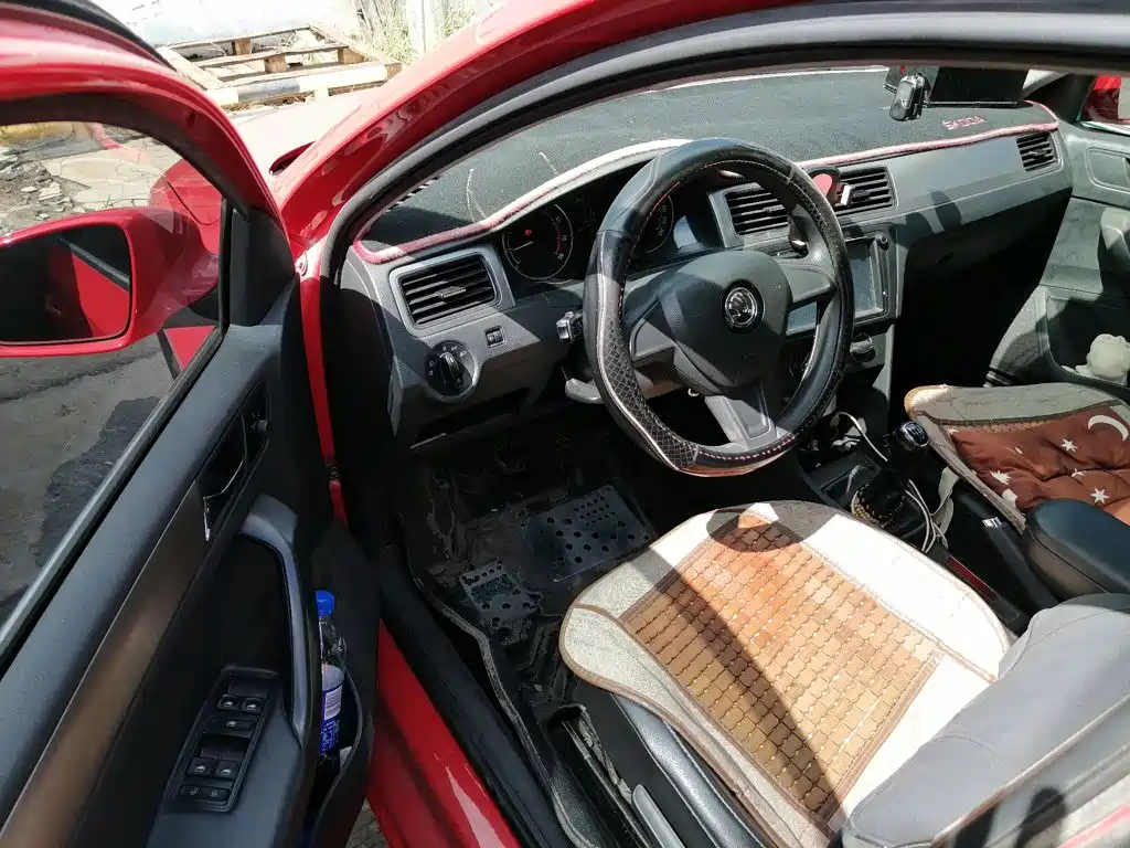 Skoda Rapid Spaceback — миниатюра 13