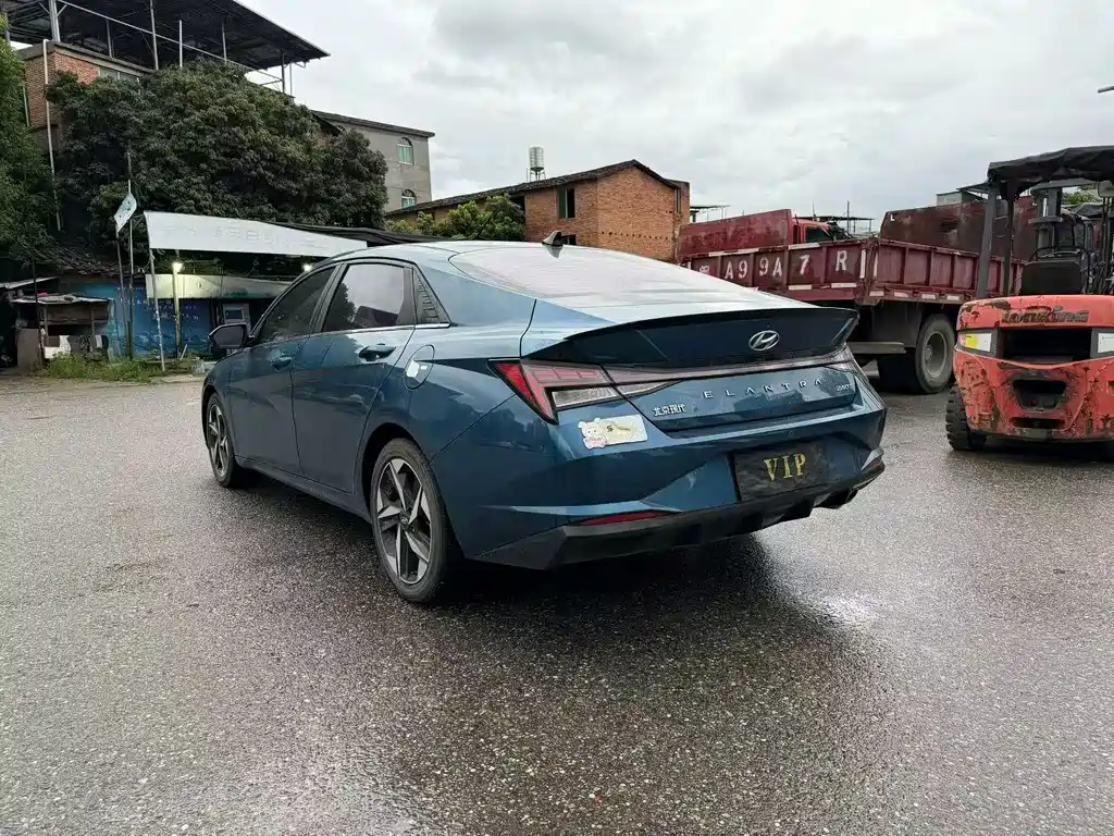 Hyundai Elantra — миниатюра 9