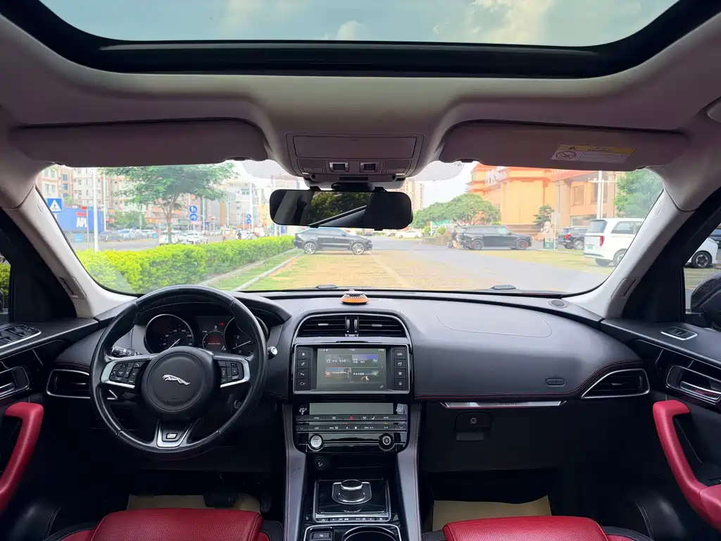 Jaguar F-PACE — миниатюра 18