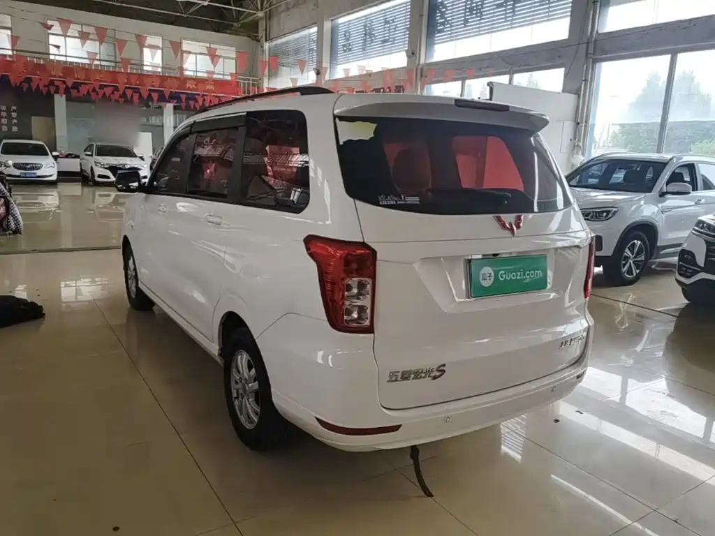 Wuling Hongguang — миниатюра 5