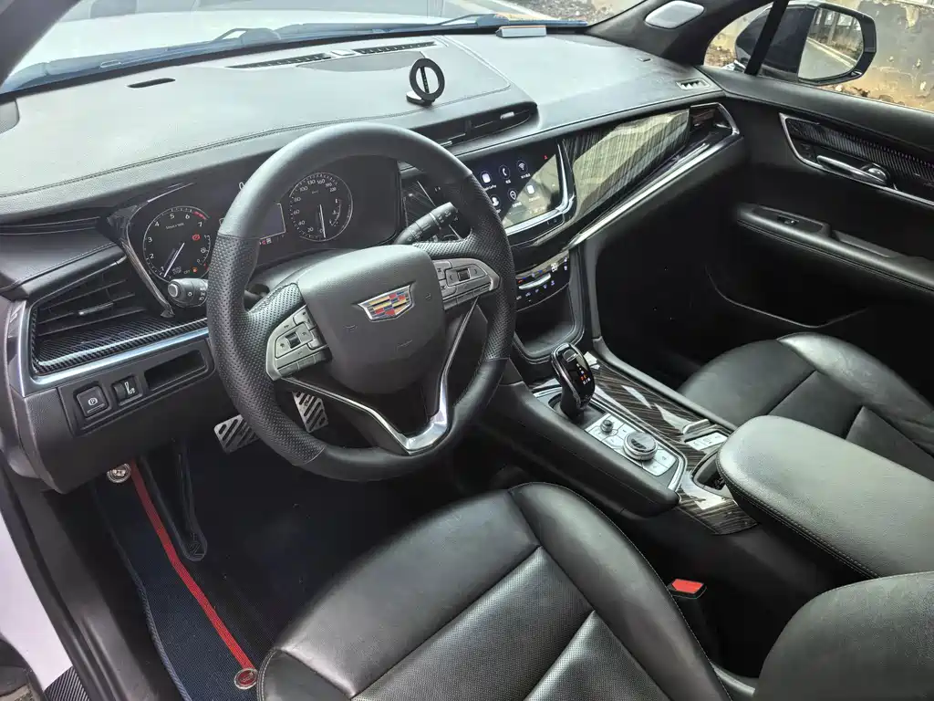 Cadillac XT6 — миниатюра 14