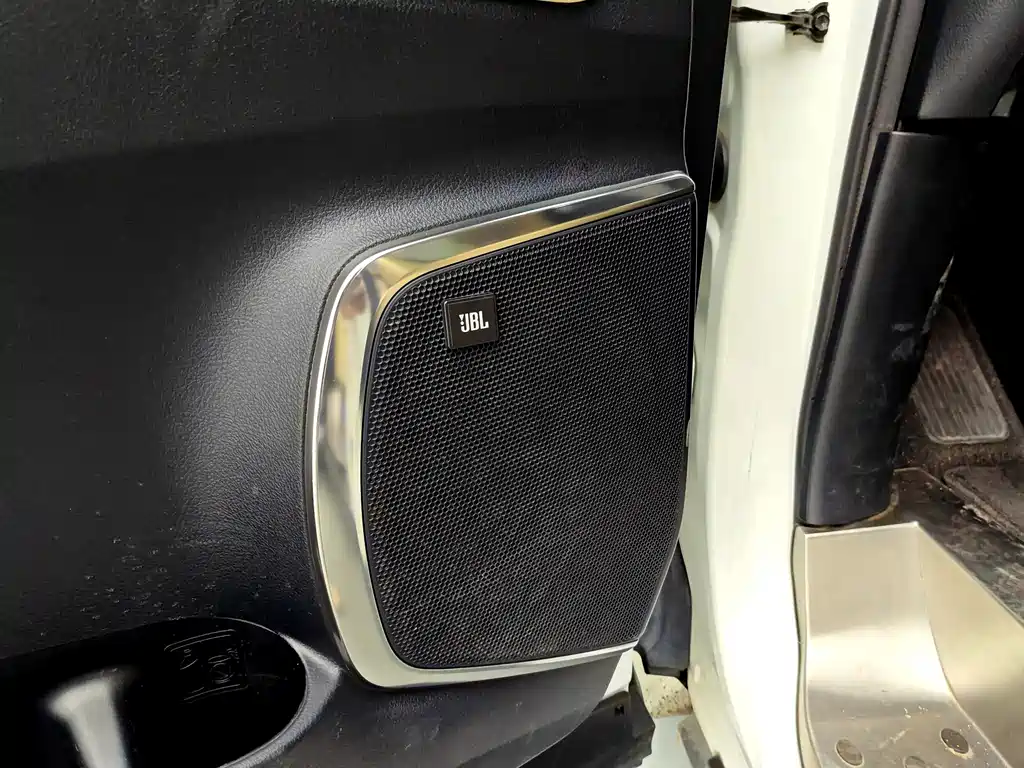 Toyota Alphard — миниатюра 16