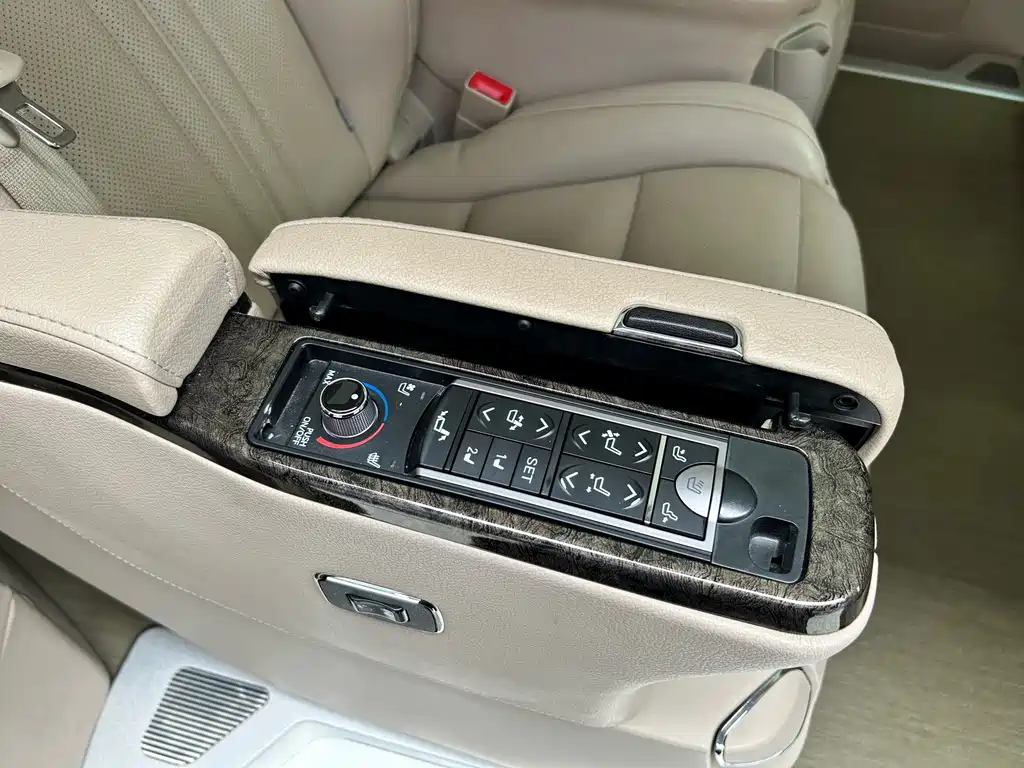 Mercedes-Benz V-Class — миниатюра 17