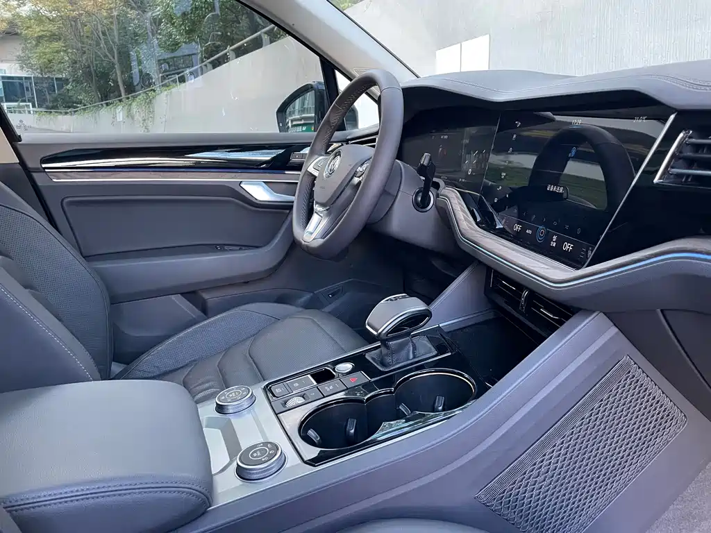 Volkswagen Touareg — миниатюра 18