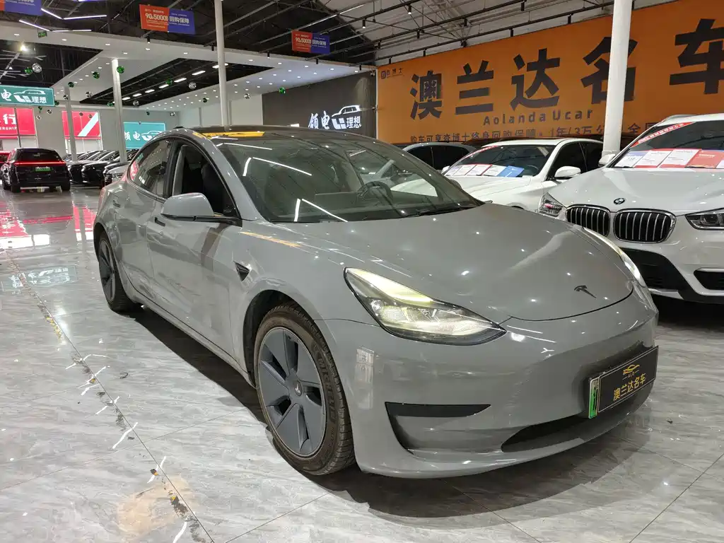 Tesla Model 3 — миниатюра 3