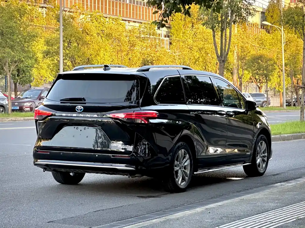 Toyota Sienna — миниатюра 5