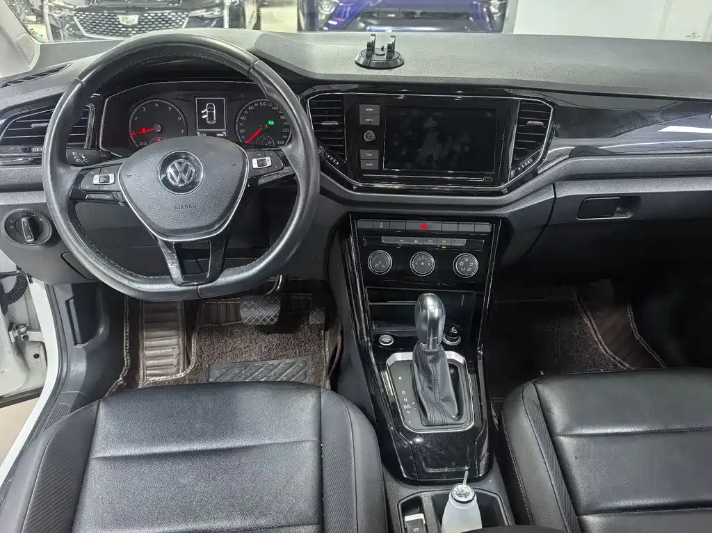 Volkswagen T-Roc — миниатюра 10