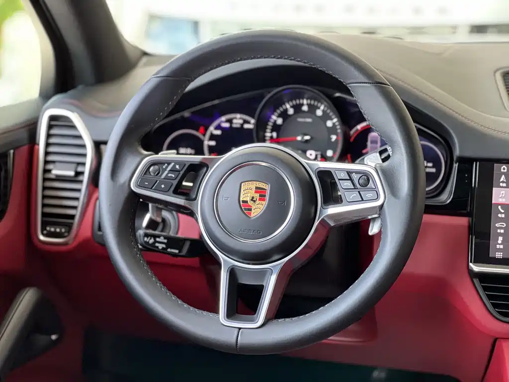 Porsche Cayenne — миниатюра 7