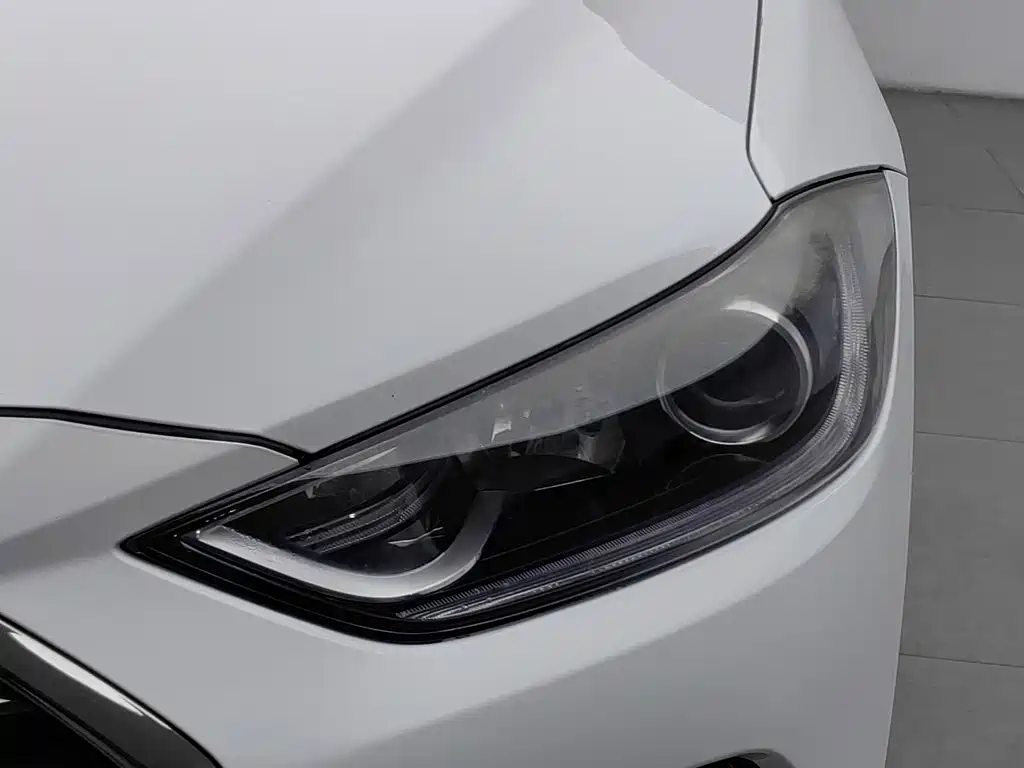 Hyundai Elantra — миниатюра 7