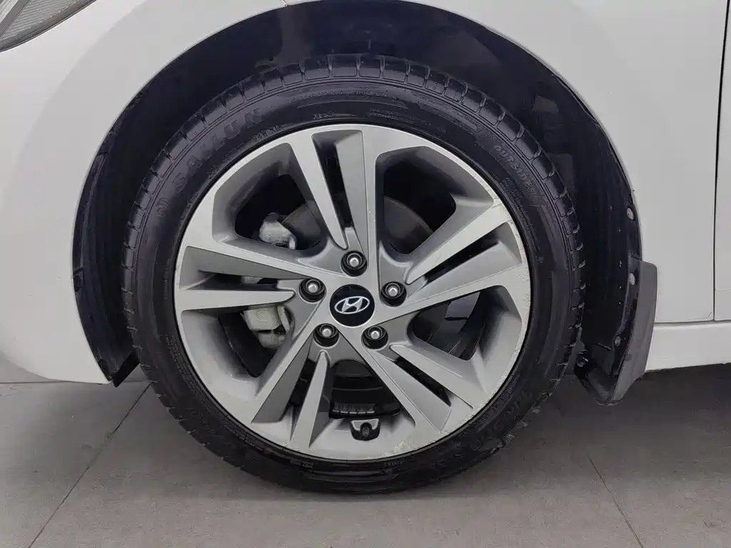 Hyundai Elantra — миниатюра 17