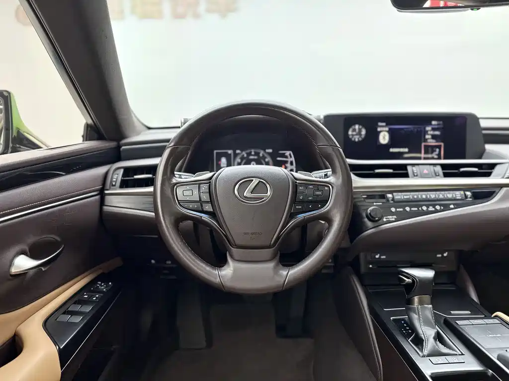 Lexus ES — миниатюра 5