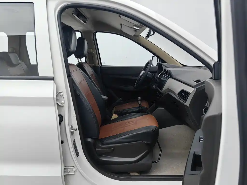Wuling Hongguang — миниатюра 23