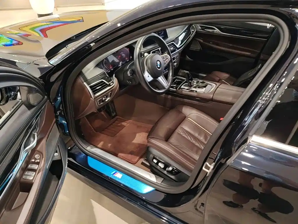BMW 7 Series — миниатюра 21