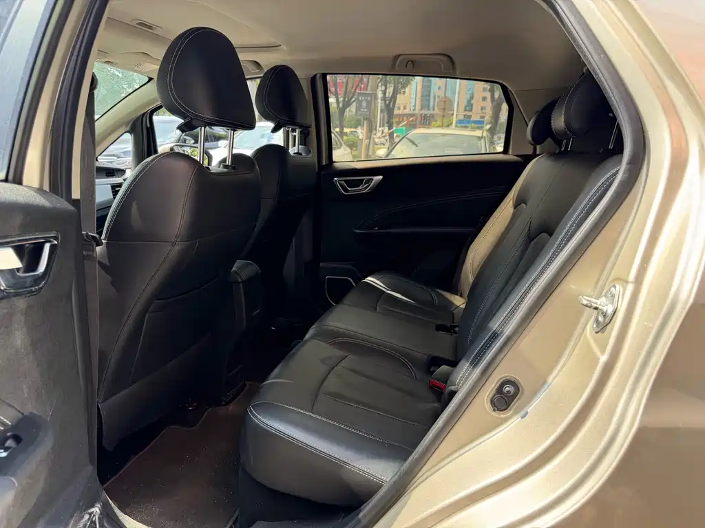 Geely Vision X3 — миниатюра 5