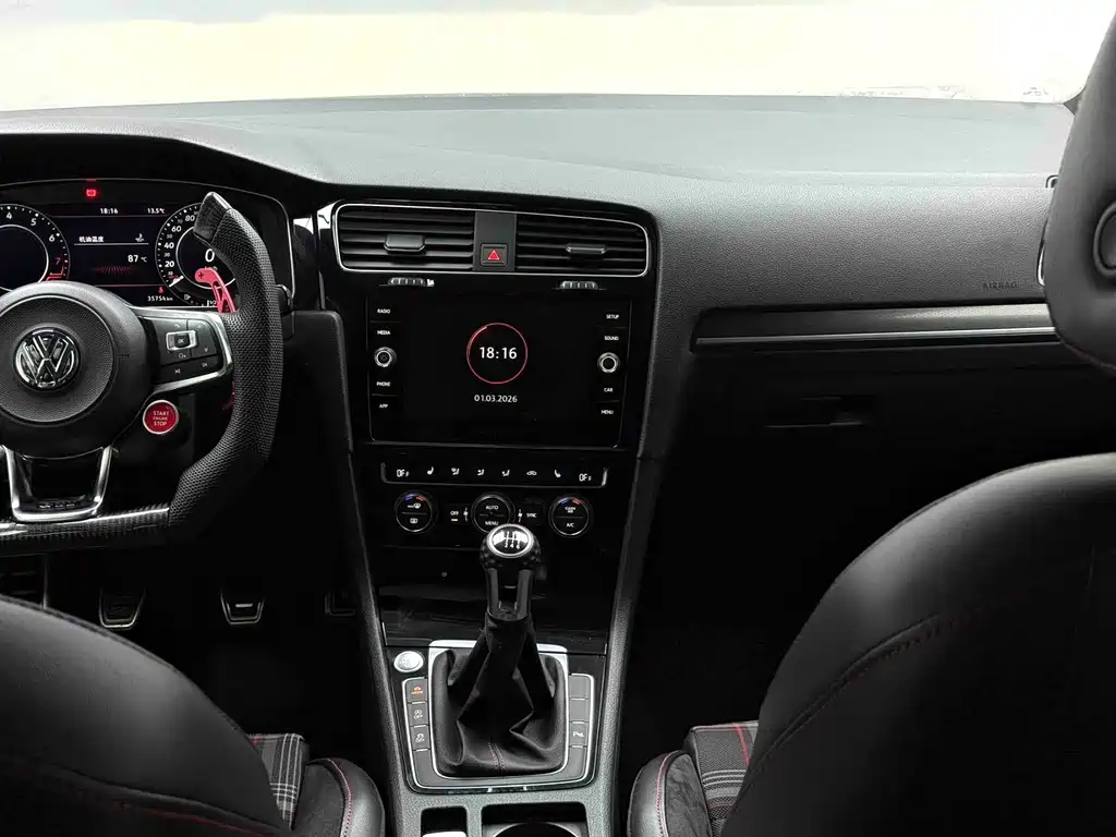 Volkswagen Golf GTI — миниатюра 8