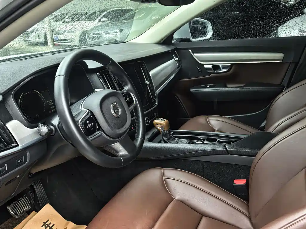 Volvo S90 2020 T4 Luxury