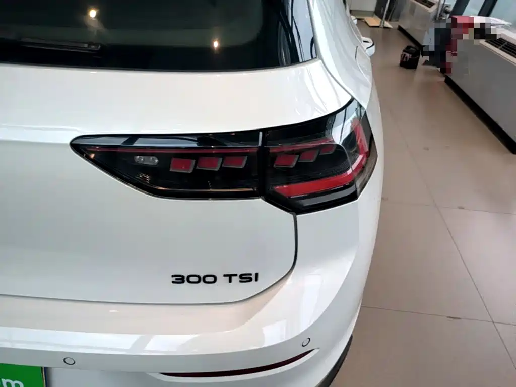 Volkswagen Golf 2025 300TSI R-Line