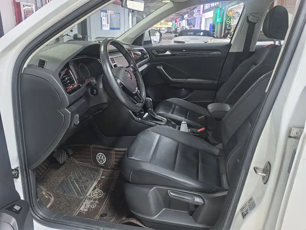 Volkswagen T-Roc — миниатюра 8